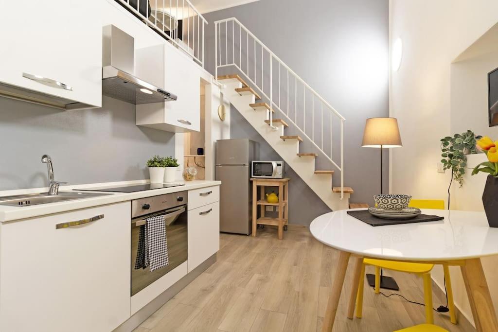 Apartment Moscova Moderno E Bilocale Con Soppalco Milan